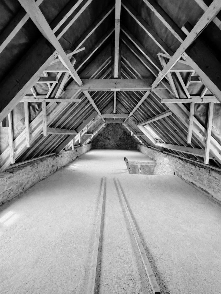 Combles d’une maison de maître à Carnac avant aménagement intérieur