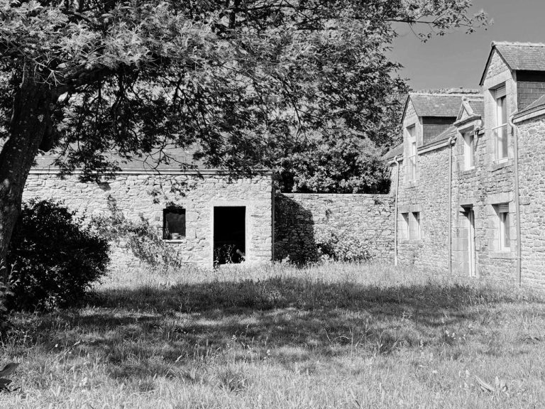 Ancien corps de ferme en pierre avec jardin dans le secteur de Baden